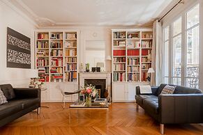 Paris Eiffel Tower Center residence