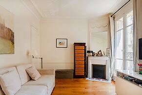 Paris Eiffel Tower Center residence