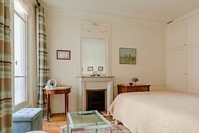 Paris Eiffel Tower Center residence