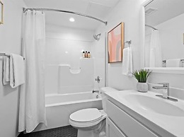 CozySuites at First Avenue