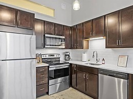 CozySuites at First Avenue