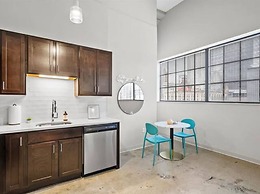 CozySuites at First Avenue