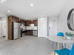 CozySuites at First Avenue