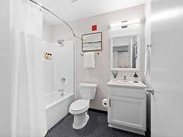 CozySuites at First Avenue