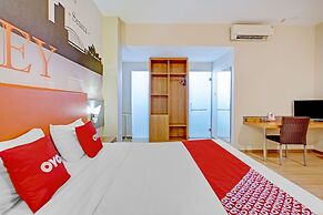 Super OYO Capital O 3905 Graha 100 Guest House Syariah