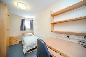 JOIVY Budget 4,5 and 6 bed private flats, in Historic Old Town - Adult