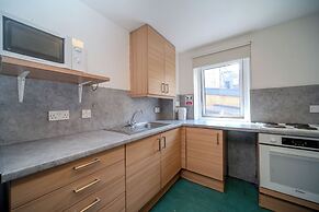 JOIVY Budget 4,5 and 6 bed private flats, in Historic Old Town - Adult