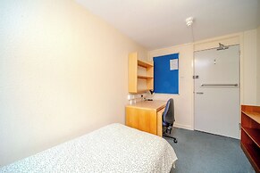 JOIVY Budget 4,5 and 6 bed private flats, in Historic Old Town - Adult