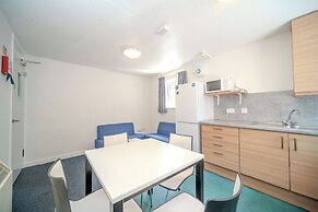 JOIVY Budget 4,5 and 6 bed private flats, in Historic Old Town - Adult