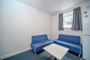 JOIVY Budget 4,5 and 6 bed private flats, in Historic Old Town - Adult