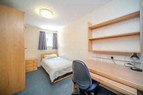 JOIVY Budget 4,5 and 6 bed private flats, in Historic Old Town - Adult