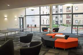 JOIVY Budget 4,5 and 6 bed private flats, in Historic Old Town - Adult