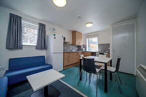 JOIVY Budget 4,5 and 6 bed private flats, in Historic Old Town - Adult