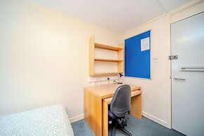 JOIVY Budget 4,5 and 6 bed private flats, in Historic Old Town - Adult