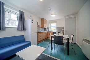 JOIVY Budget 4,5 and 6 bed private flats, in Historic Old Town - Adult