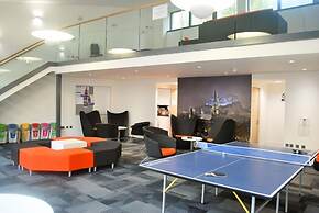 JOIVY Budget 4,5 and 6 bed private flats, in Historic Old Town - Adult