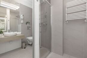 Studios 216 Jerozolimskie Ave by Renters