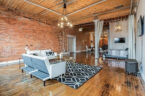 Queen G Investments 1 Bedroom Apts by RedAwning