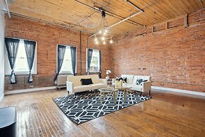 Queen G Investments 1 Bedroom Apts by RedAwning