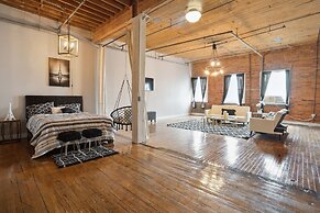 Queen G Investments 1 Bedroom Apts by RedAwning