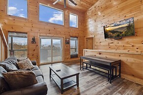 Grizzlies Den 4 Bedroom Cabin by RedAwning