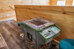 Grizzlies Den 4 Bedroom Cabin by RedAwning