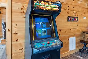 Grizzlies Den 4 Bedroom Cabin by RedAwning