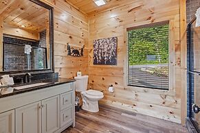 Grizzlies Den 4 Bedroom Cabin by RedAwning