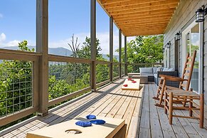 Grizzlies Den 4 Bedroom Cabin by RedAwning