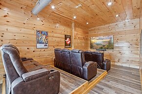 Grizzlies Den 4 Bedroom Cabin by RedAwning