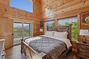 Grizzlies Den 4 Bedroom Cabin by RedAwning