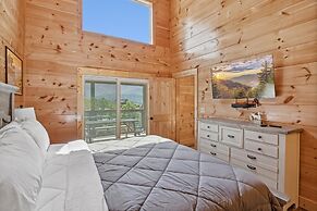 Grizzlies Den 4 Bedroom Cabin by RedAwning