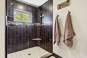 Larkspur Hills 5 BR Villa with Hot Tub