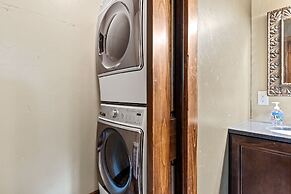 Larkspur Hills 5 BR Villa with Hot Tub