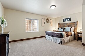 Larkspur Hills 5 BR Villa with Hot Tub