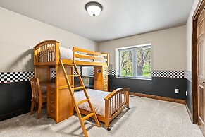 Larkspur Hills 5 BR Villa with Hot Tub