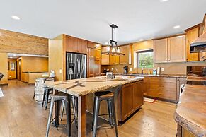 Larkspur Hills 5 BR Villa with Hot Tub