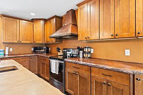 Larkspur Hills 5 BR Villa with Hot Tub