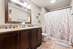 Larkspur Hills 5 BR Villa with Hot Tub