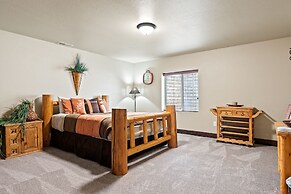 Larkspur Hills 5 BR Villa with Hot Tub