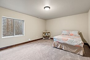 Larkspur Hills 5 BR Villa with Hot Tub