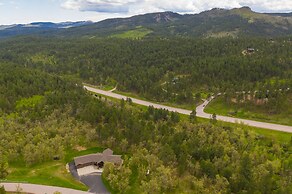 Larkspur Hills 5 BR Villa with Hot Tub