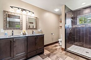 Larkspur Hills 5 BR Villa with Hot Tub