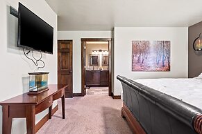 Larkspur Hills 5 BR Villa with Hot Tub