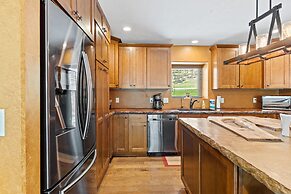 Larkspur Hills 5 BR Villa with Hot Tub