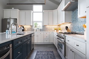 Beautiful New Build - 450 Palermo 4 Bedroom Home by RedAwning