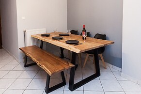 Home Away from Home 2 Bd Apt in Zografou