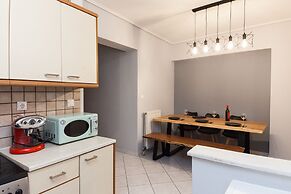 Home Away from Home 2 Bd Apt in Zografou