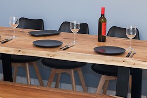 Home Away from Home 2 Bd Apt in Zografou