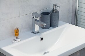 Home Away from Home 2 Bd Apt in Zografou